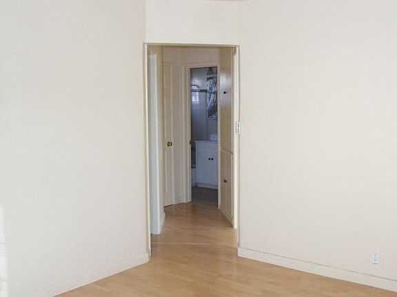 4th image of 4440 Lincoln Ave