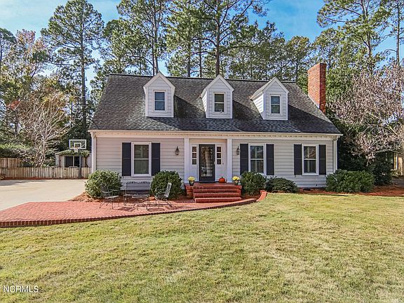 2nd image of 109 Pineridge Ln