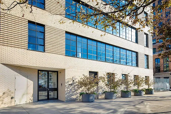 Sold by Compass | media 20