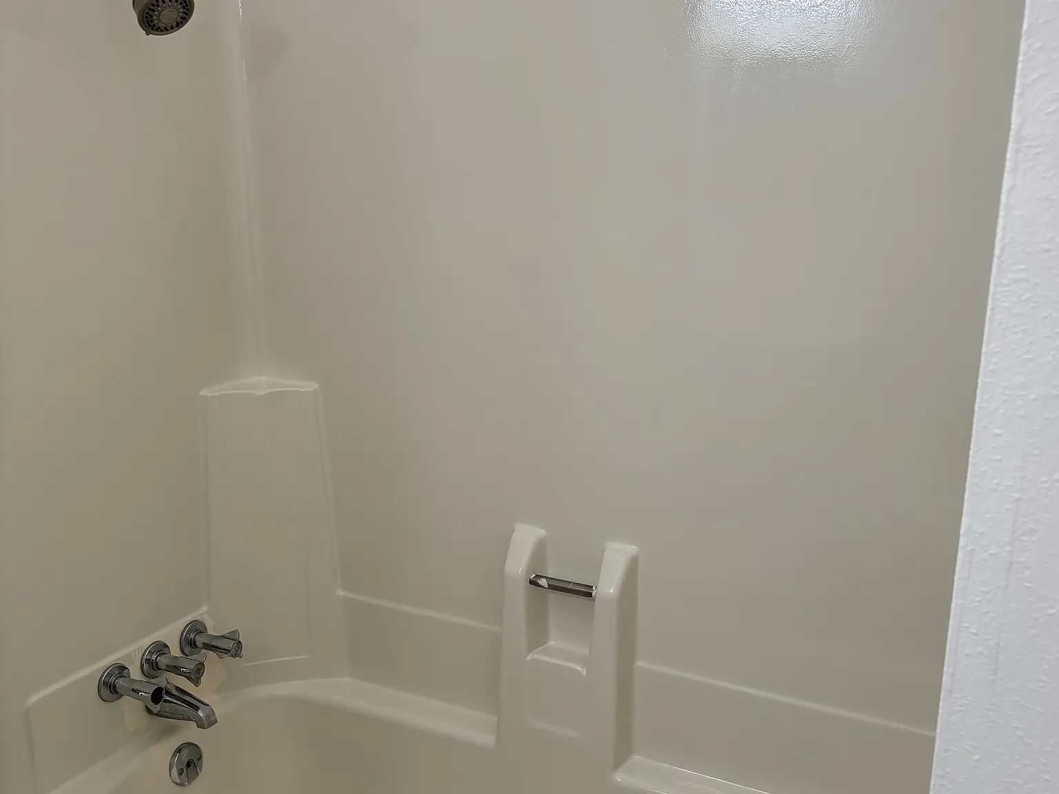 Multiple Downtown Apartments in the Mountains — Photo 4