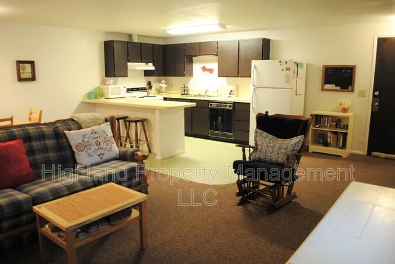 1 bed, 1.0 bath, 700 sqft, $770 — Photo 3