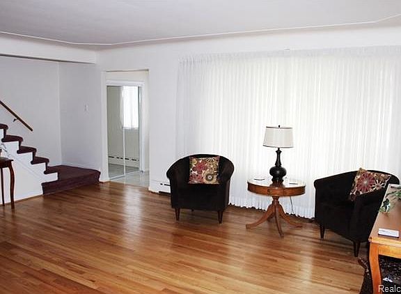 3rd image of 31236 Saratoga Ave
