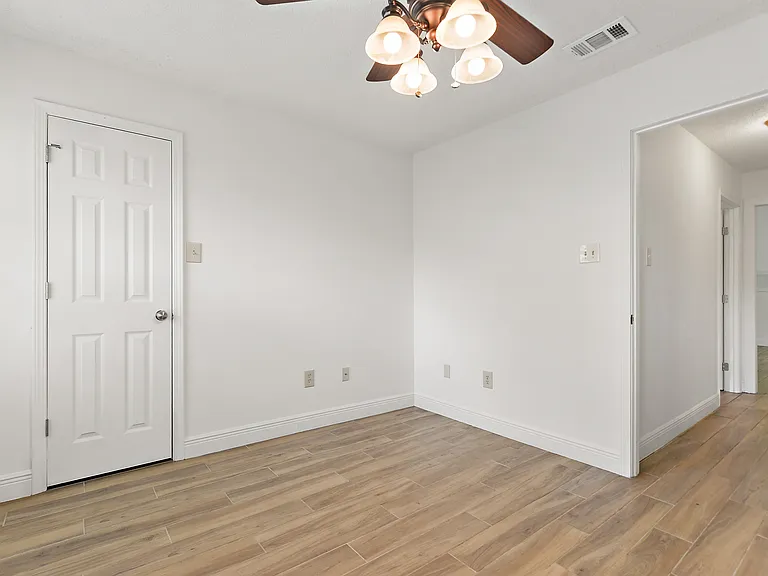 111 Winchester Dr — Photo 15