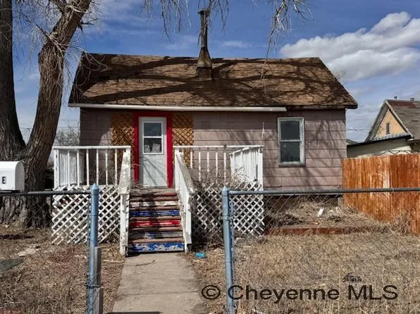 712 S Pine St, Laramie, WY 82072