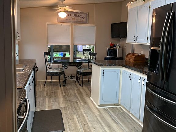 5th image of 12 Robin Ln