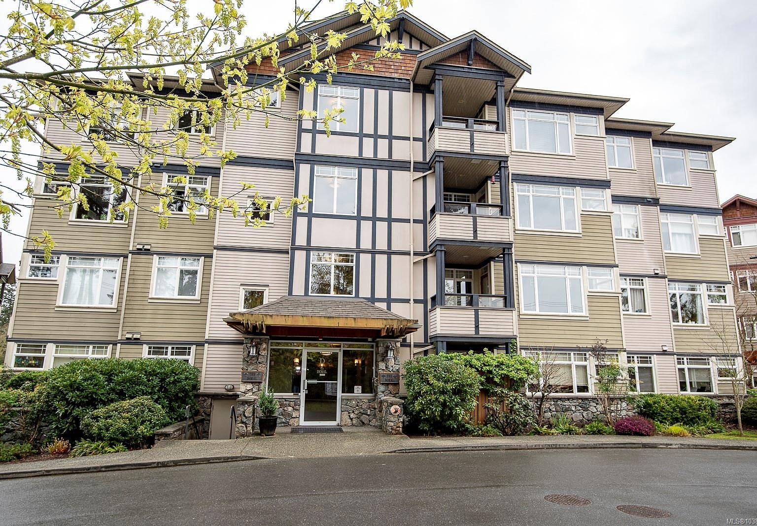 1115 Craigflower Rd #302D