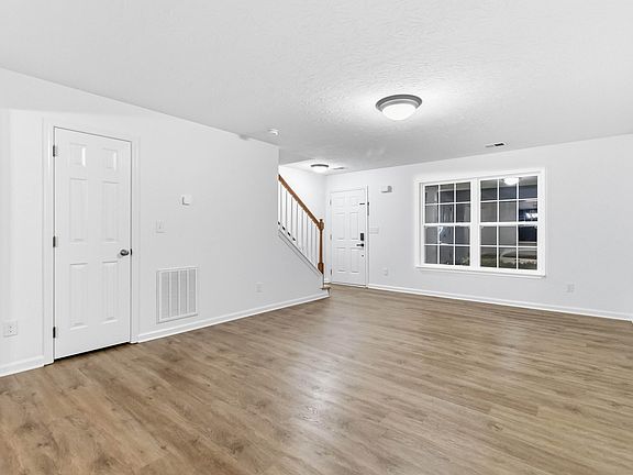 5th image of 935 Cobble Dr