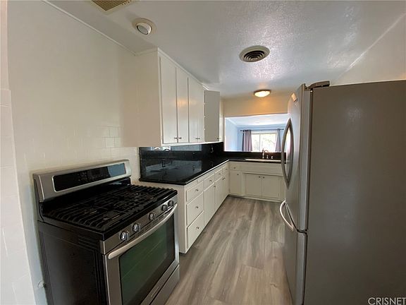 5th image of 506 N Hollywood Way