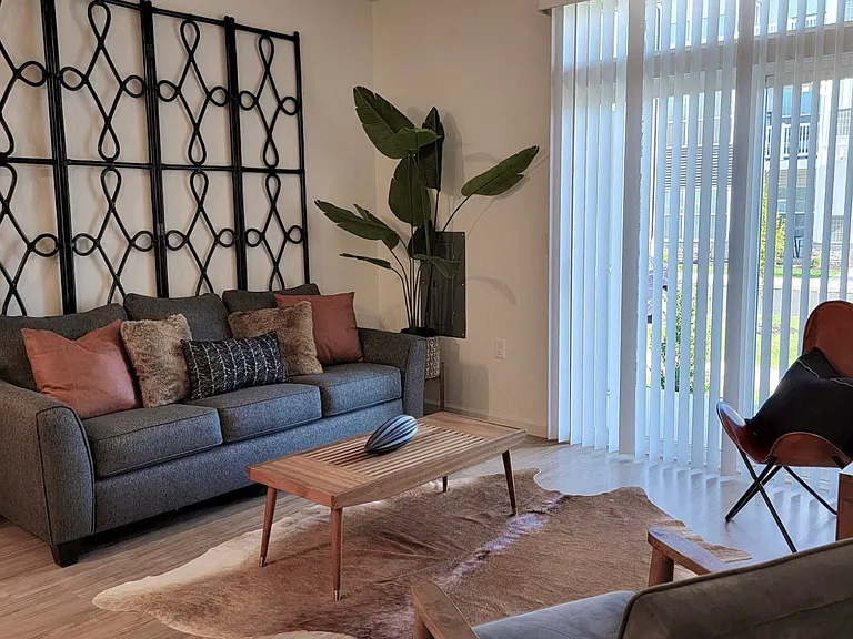 Park West Apartments — Photo 5