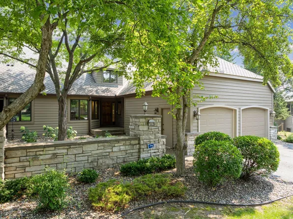 3773 Village Ct, Woodbury, MN 55125