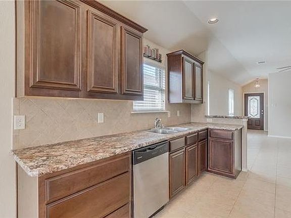 4th image of 1308 Silver Maple Ln