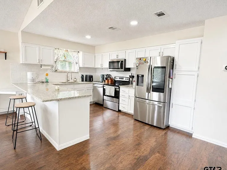 22733 Creekwood Dr — Photo 6