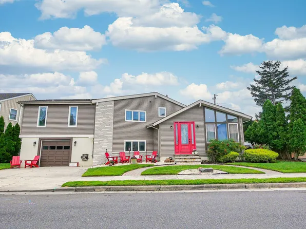 2 Essex Ct, Margate City, NJ 08402