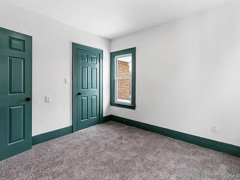 4767 Sturtevant St — Photo 26