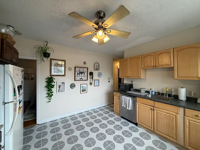 845 E 2nd St #2 — Photo 10