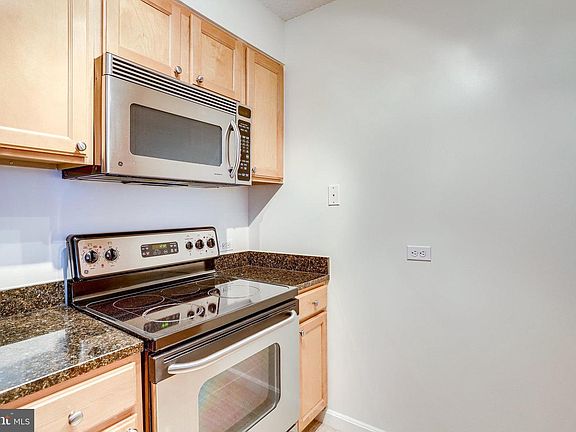 5th image of 880 N Pollard St APT 526