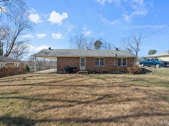 4th image of 1052 Dorothy St