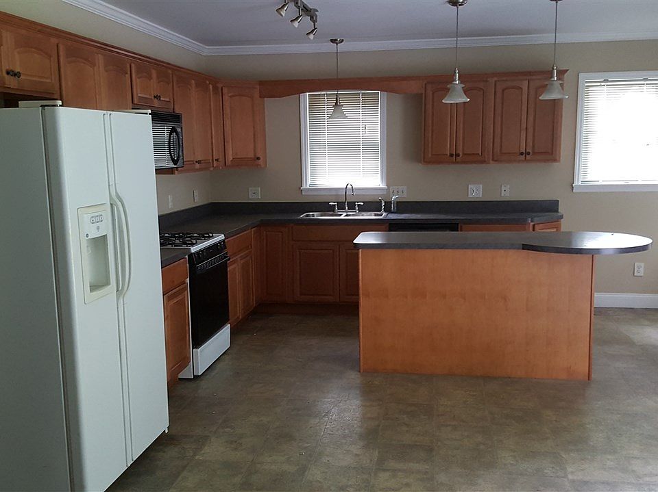 2nd image of 509 Pawling Ave