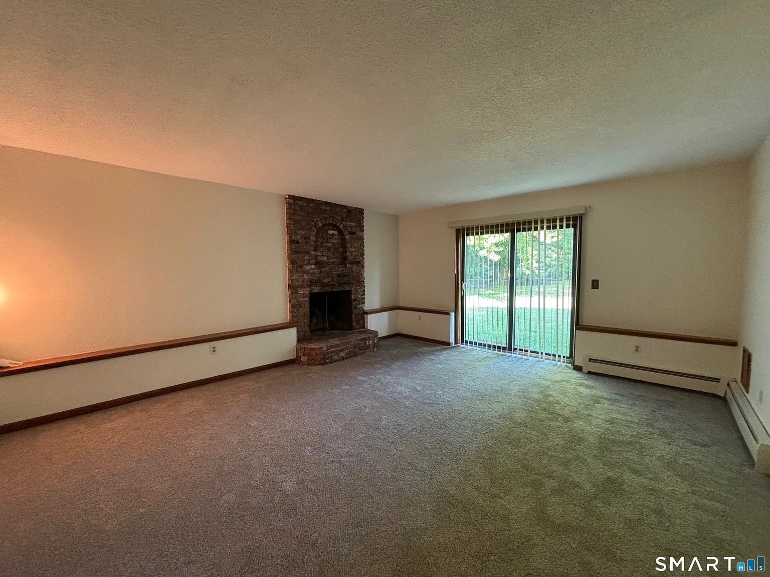 3 bed, 3.0 bath, 1950 sqft, $2,975 — Photo 4