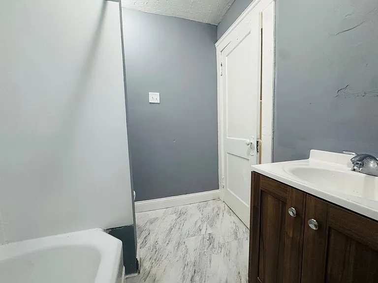 10004 Mt Auburn Ave — Photo 45