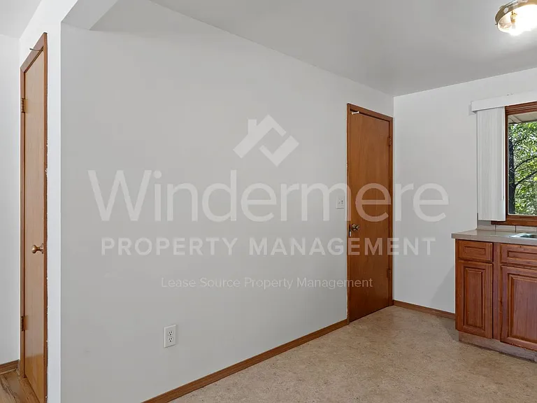 902 E Rockwell Ave — Photo 10