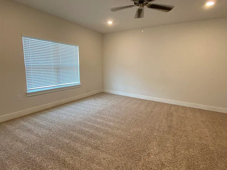 5870 Danbury Blvd — Photo 19
