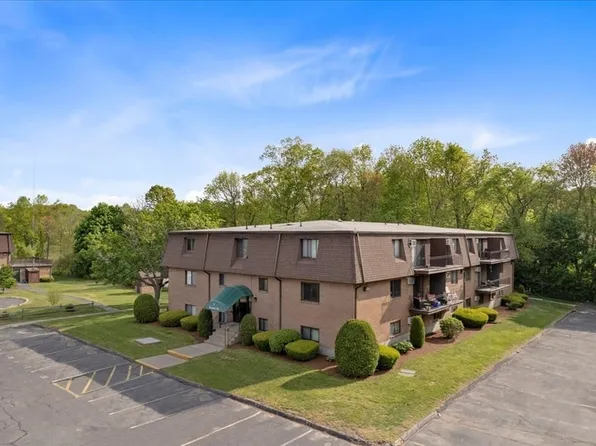 3 Karena Dr APT 4, Taunton, MA 02780