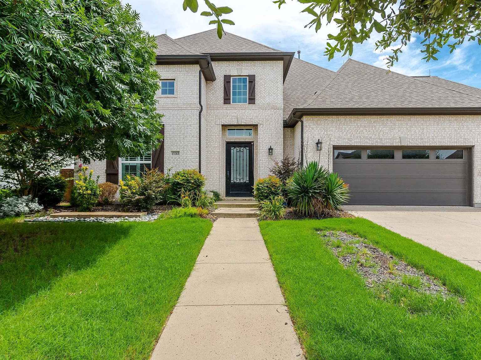 6 bed, 4.5 bath, 4433 sqft, $5,300 — Photo 4