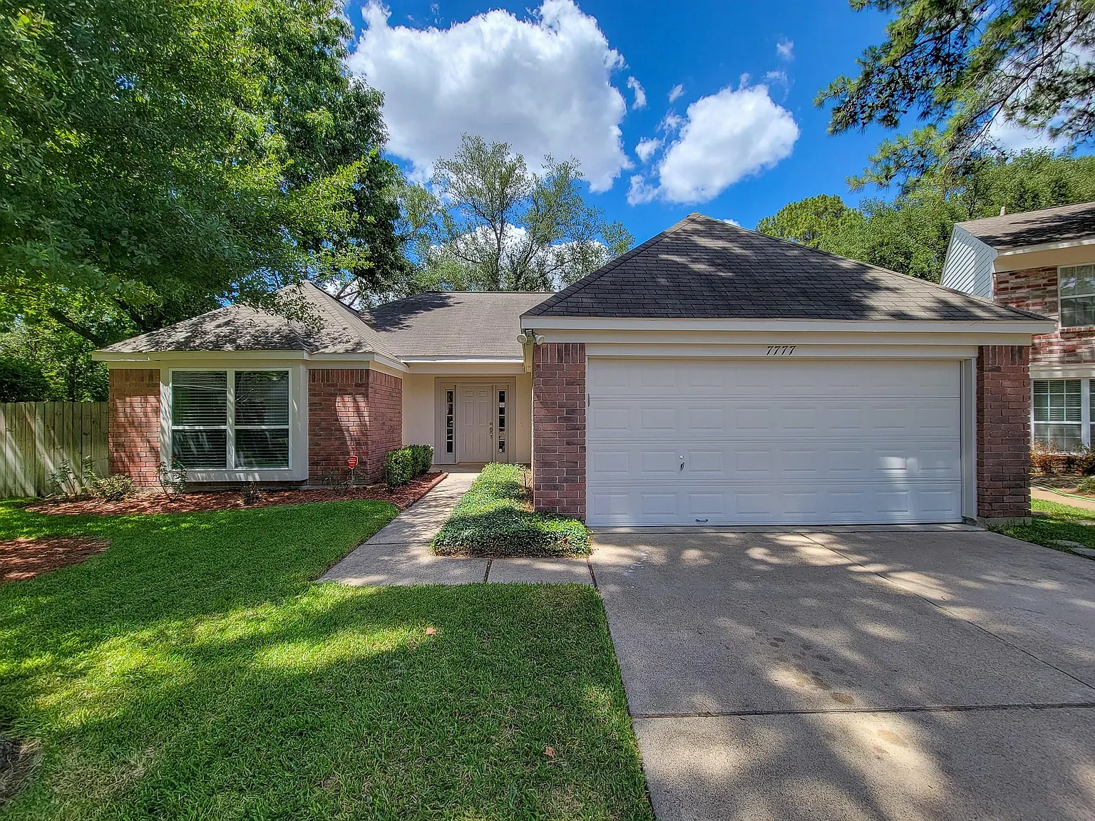 3 bed, 2.0 bath, 1705 sqft, $2,200 — Photo 2