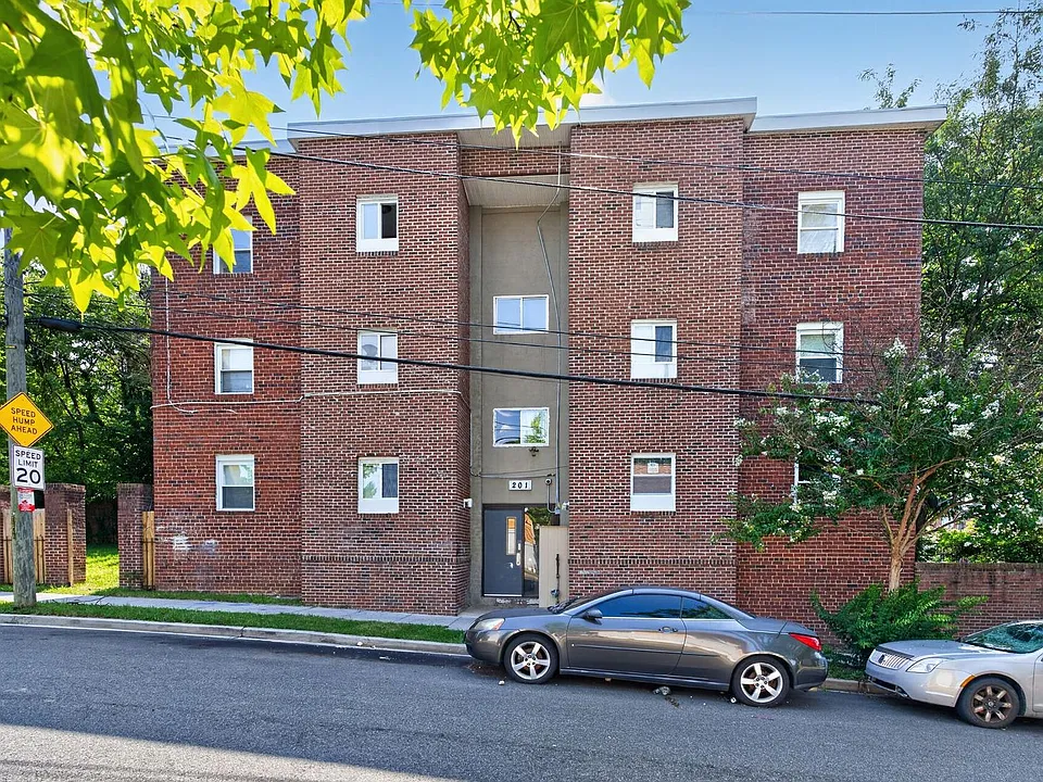 201 57th St NE