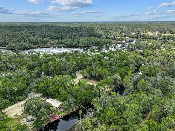 4th image of 313 SE Peninsula Rd