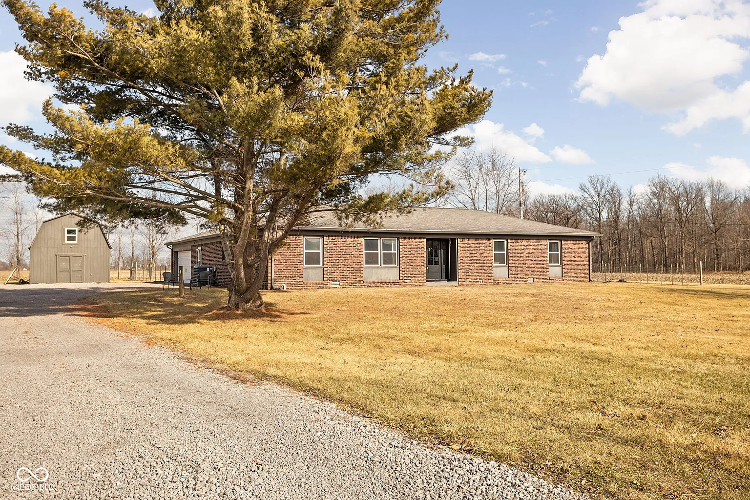 1926 Commerce Way photo 1