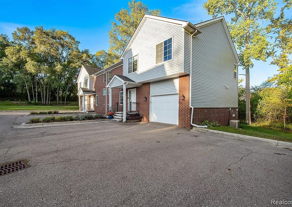 2040 Decker Rd, Walled Lake, MI 48390 | MLS #20230082342 | Zillow