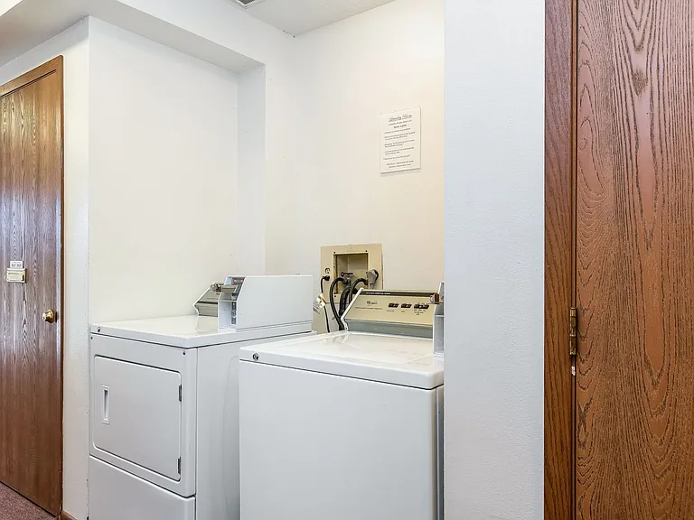 1216 S G Ave — Photo 24