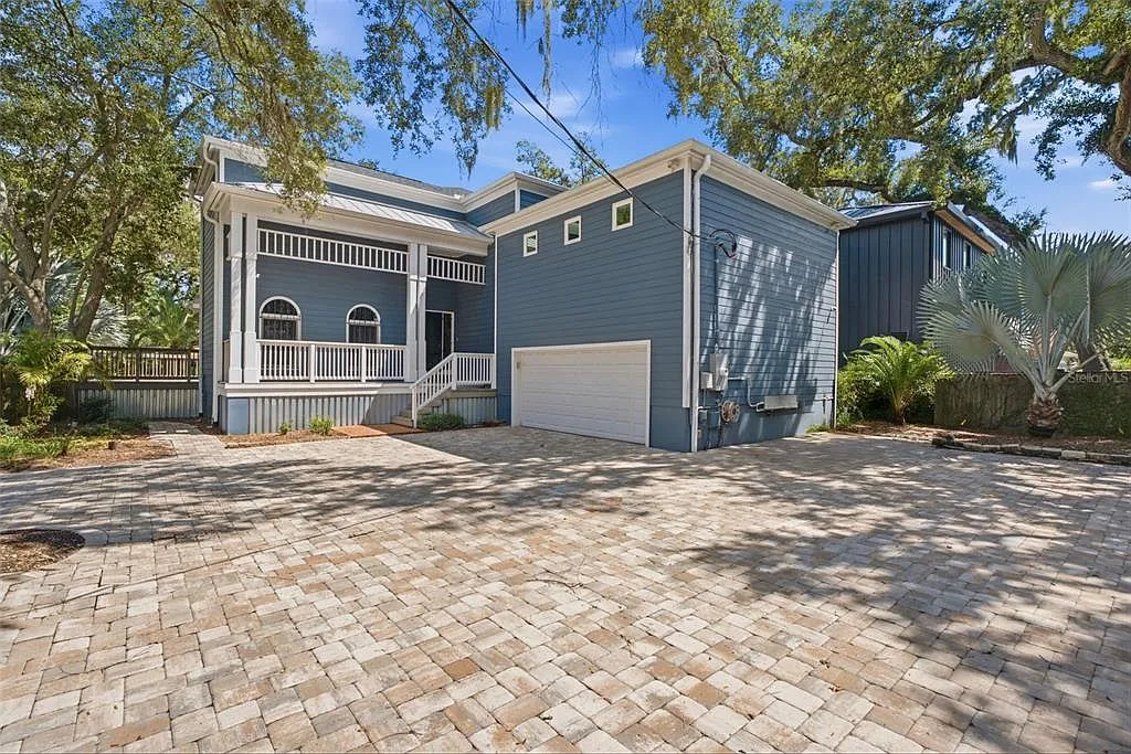 4 bed, 3.5 bath, 3640 sqft, $7,500 — Photo 2
