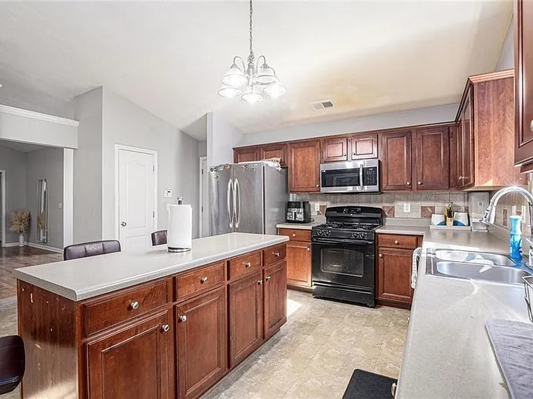 615 Hemlock Ct — Photo 18