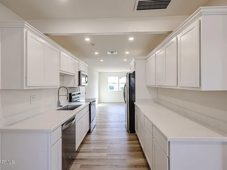 4352 E Grovers Ave — Photo 1