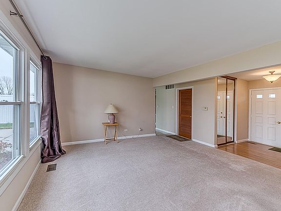 4th image of 105 Heine Dr