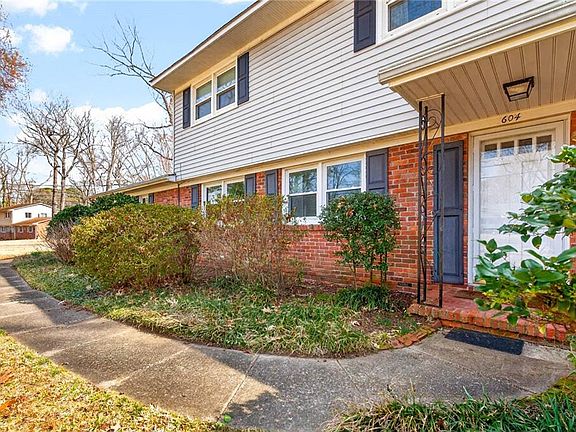 3rd image of 604 Kings Grant Rd