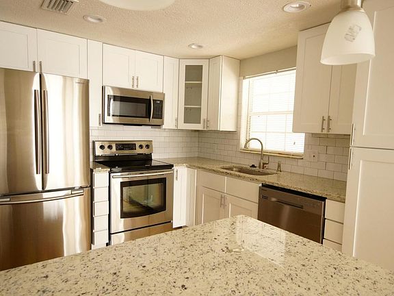 5th image of 1515 Yukon St