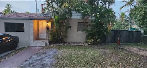 5711 SW 15th St Photo 1