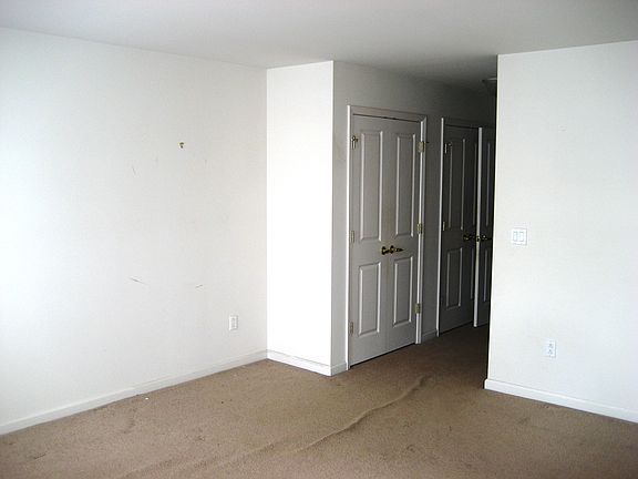 2nd image of 19 Harbor Pointe Dr #38