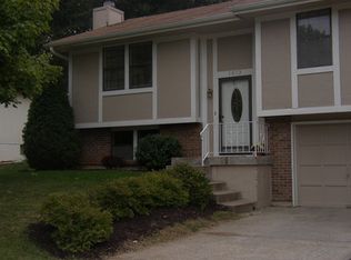 1013 NE Trailwood St, Lees Summit, MO 64086