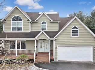 14 Donna Place, East Islip, NY 11730