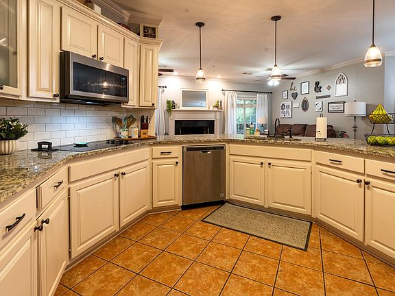 5th image of 104 Bonnabel Pl