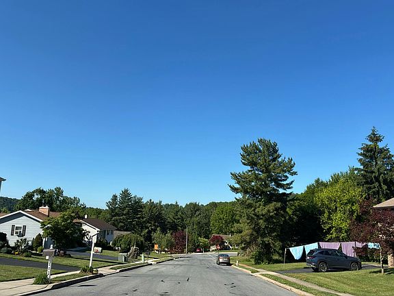 4th image of 330 Crest Cir