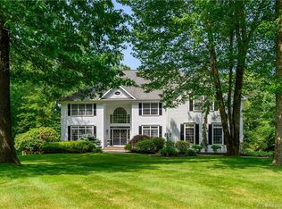 14 Merlins Ln, Newtown, CT 06470