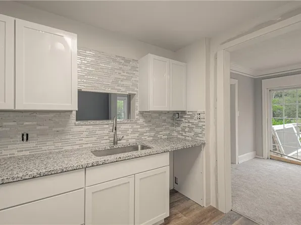 4144 NE Winn Rd, Kansas City, MO 64117