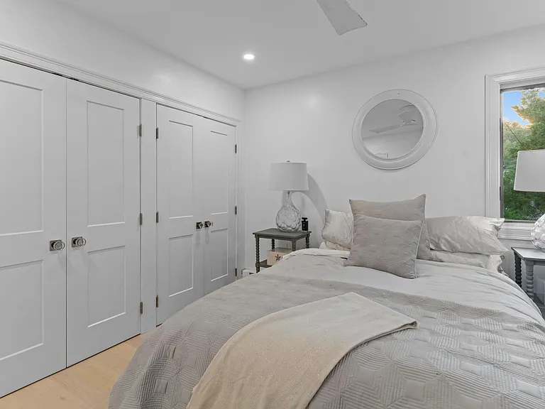 93 Riverside Dr — Photo 24