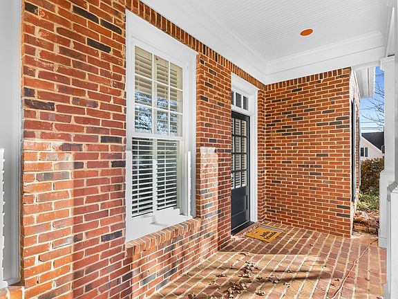 4th image of 2143 Spring Hill Ct SE